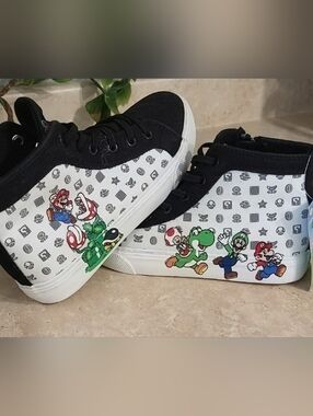 NWT Nintendo Super Mario Kids High Top Sneakers Size 3 Ground Up Shoes